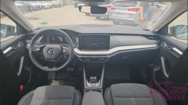 Style Plus 2.0 TDi 110kW_image_interier_front
