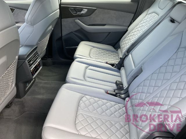 4,0 V8 TFSI quattro tiptronic _image_interier_back