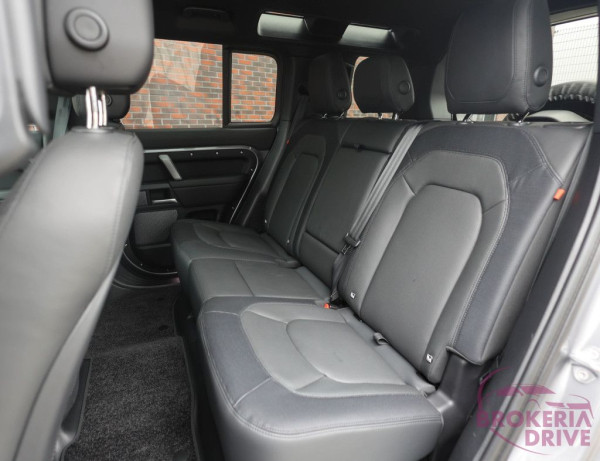 110 P400e HSE_image_interier_back