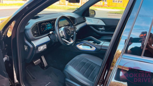 350d 4MATIC _image_interier_front