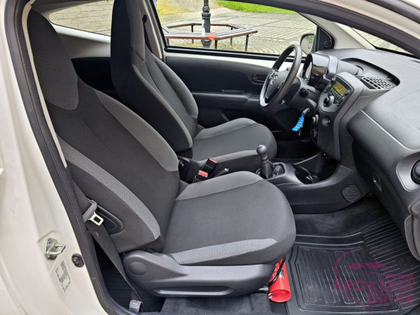 1.0 VVT-i M5 X-PLAY_8_2.jpg