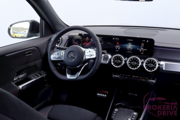 300 4MATIC_image_interier_front