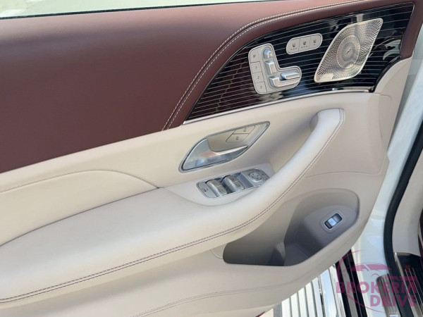 Maybach 600 4MATIC_kz24250058_3b2b6f4f-ad4c-43dc-9b35-8be323c5ab11.jpg