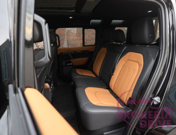 P400e X*110_image_interier_back