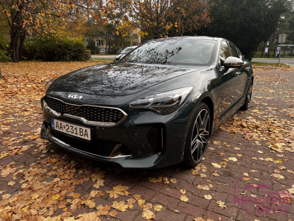 3.3 V6 benzín_image_interier_back