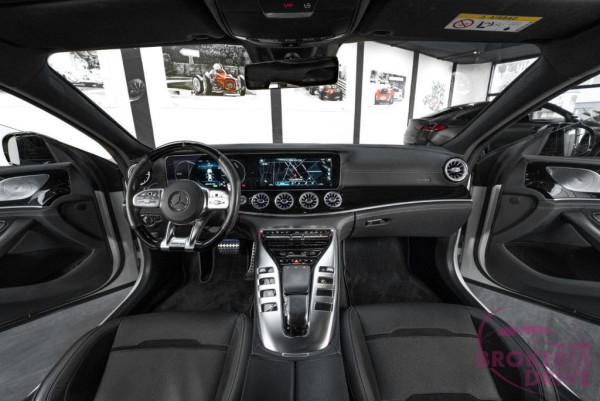 43_image_interier_front