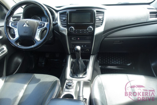 2.3 DI-D 4WD INTENSE, 110kW, M6, 4d._image_interier_front