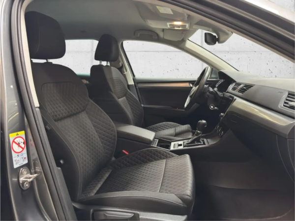 2.0 TDI Ambition_6615bbd4-73a2-4f63-97d9-0c682255c1fd_1580073f-c7f1-44f7-870e-33cd0424a9b9.jpg