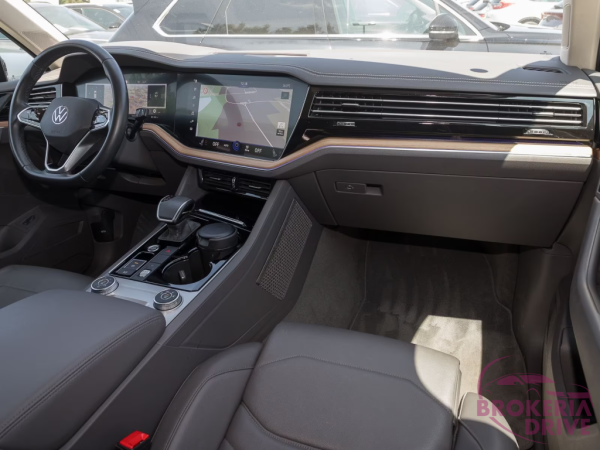 3.0 TDI R-Line MATRIX_image_interier_front