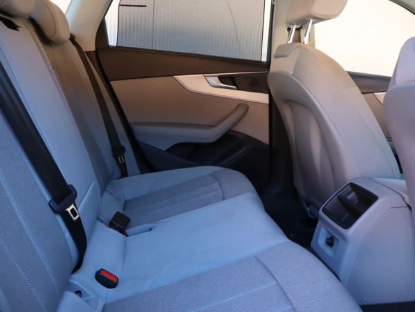 40 TDI Advanced S-Tronic_image_interier_back