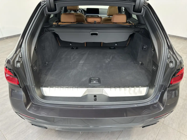 530e xDrive M-Sport_843104c4-c369-4a61-a896-75a432b4cc0d_0bdcfcde-a46a-4f51-a4a7-e3fc0d140a0e.jpg