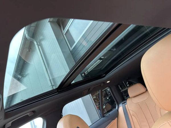 530e xDrive M-Sport_843104c4-c369-4a61-a896-75a432b4cc0d_89aafd25-99de-419a-89f2-92e5d9884be5.jpg