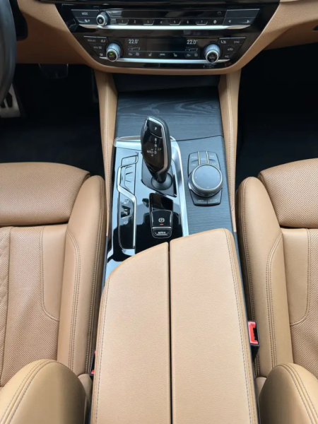 530e xDrive M-Sport_843104c4-c369-4a61-a896-75a432b4cc0d_d56bd94c-5936-44a0-9bcb-c6ffbb75ba4c.jpg