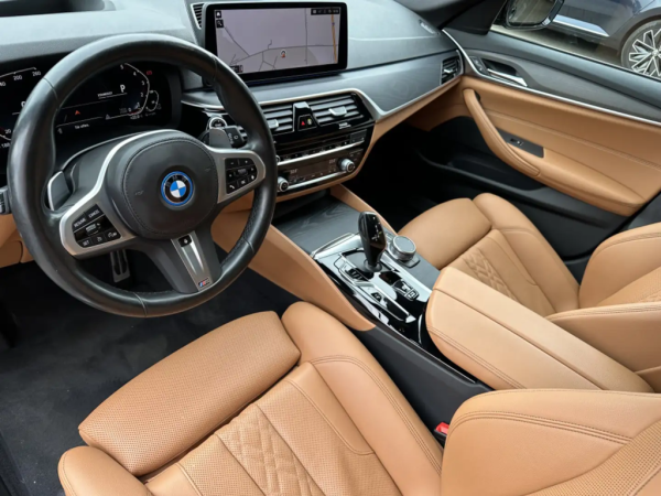 530e xDrive M-Sport_image_interier_front