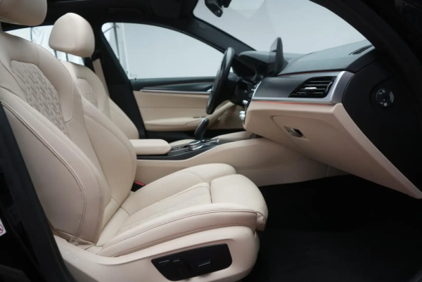 530d xDrive M-Sport_716e206a-6c9f-44cd-b062-86641ac0fb00_e76ffc39-0914-450d-b1dd-37edf5784d8e.jpg
