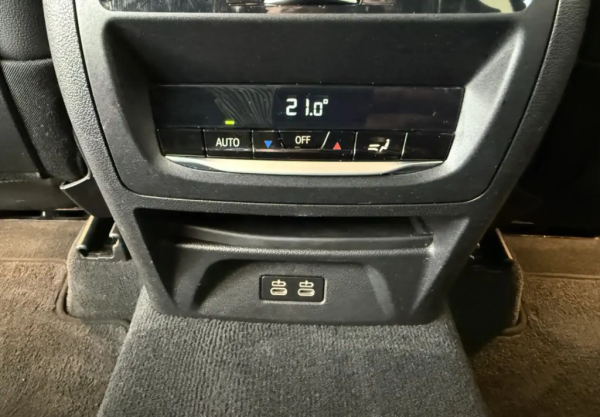 xDrive30d_ed3853c5-9652-4b66-b3cc-d16c4598257b_408bd151-ccc0-437c-af78-ce79d45697f9.jpg