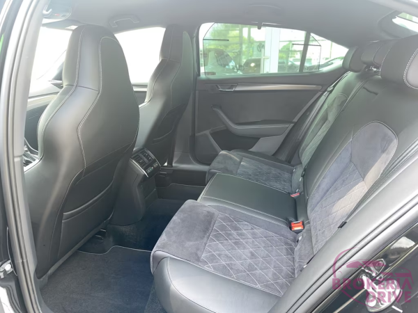 Lim. 2.0 TSI Sportline 4x4_image_interier_back