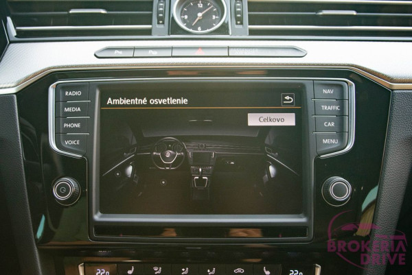 2.0 TDI 140 kW DSG 4Motion_volkswagenpassat2.0tdidsg4motionhighlinerlineautobononitraautobazarnitradovozautznemeckadovozautnaobjednavku-40.jpg