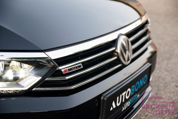2.0 TDI 140 kW DSG 4Motion_volkswagenpassat2.0tdidsg4motionhighlinerlineautobononitraautobazarnitradovozautznemeckadovozautnaobjednavku-46.jpg