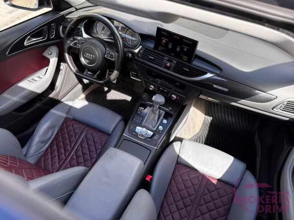 Quattro _image_interier_front