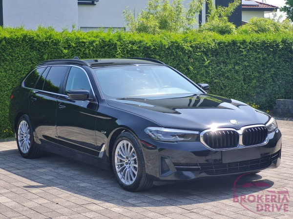 530e Hybrid _d1fb37fb-f7a0-4f4b-99f4-5e12c7843015.jpeg