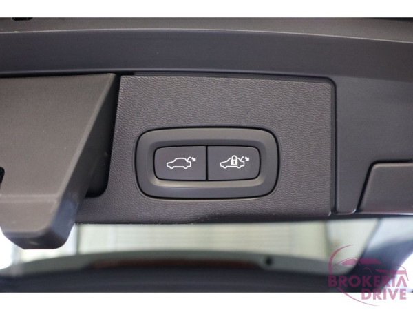 T6 Recharge AWD R-Design_738074ab-5b5f-4264-b7f7-067a00c8d76c.jpeg