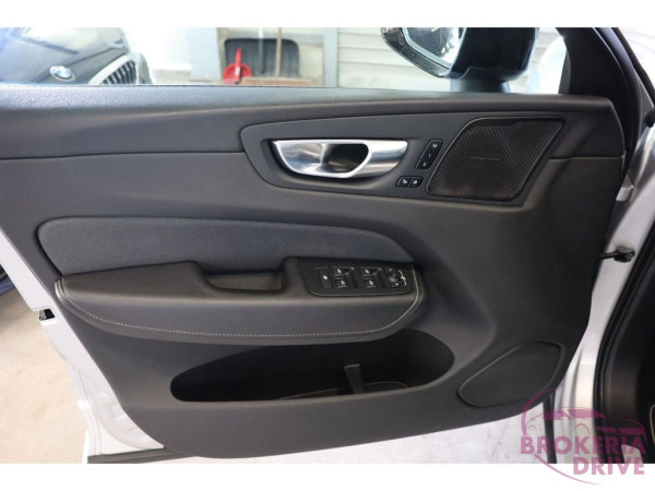 T6 Recharge AWD R-Design_7c62df4d-f49d-4269-9e38-0ba5755beb1b.jpeg