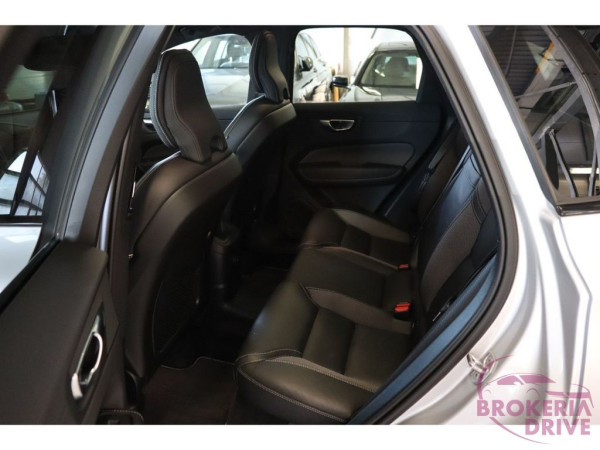 T6 Recharge AWD R-Design_image_interier_back