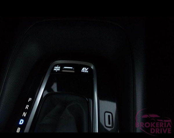 Sedan Hybrid _insidegear.jpg