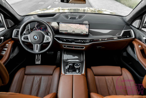 M60i xDrive_image_interier_front