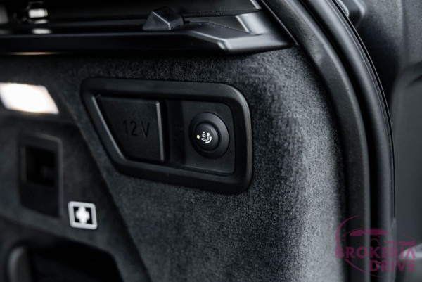 M60i xDrive_img_0529.jpg