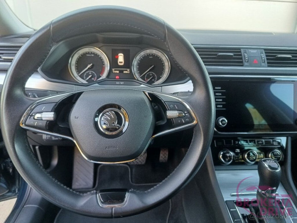 Combi 2.0 TDI Executive DSG_184387980(16).jpg