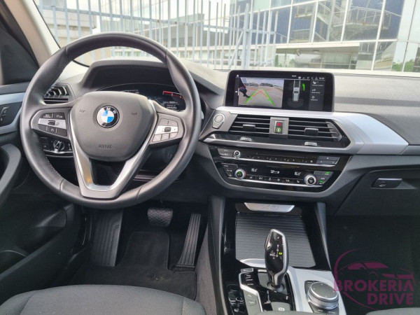 XDrive20i Advantage A/T_image_interier_front