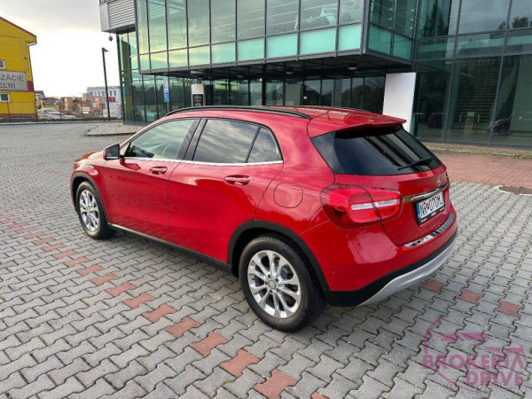 Mercedes-Benz GLA trieda 180 