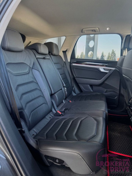 Volkswagen Touareg R-Line 3.0 TDI V6 - 4-Motion_image_interier_back
