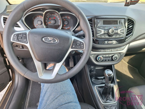 Lada Vesta Cross_image_interier_front
