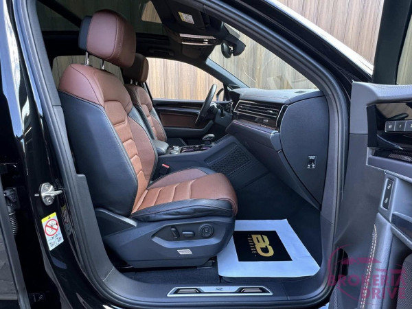 R-Line 4Motion Tiptronic_471786790_1122029933265319_2300232596491883192_n.jpg