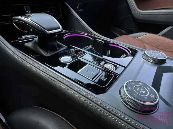 R-Line 4Motion Tiptronic_471821171_1122033726598273_2205400173155578434_n.jpg