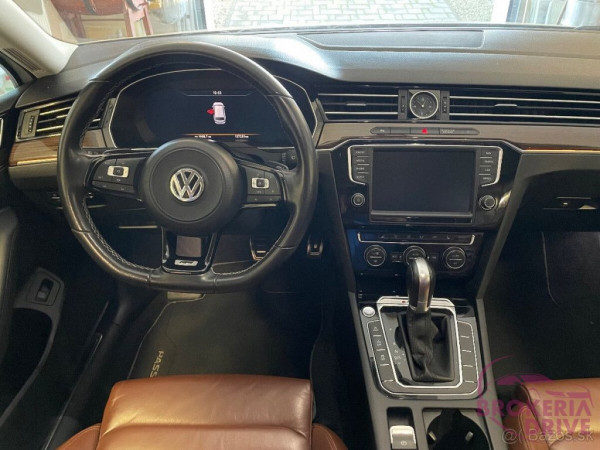 R-line,2.0 TSI 4motion_image_interier_front