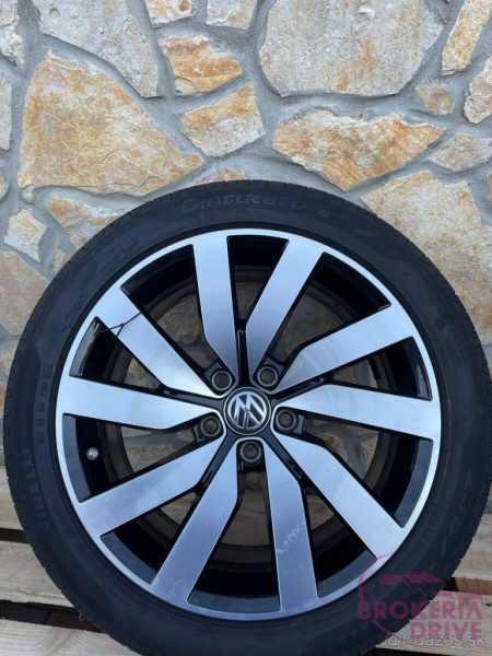 R-line,2.0 TSI 4motion_173162618(9).jpg