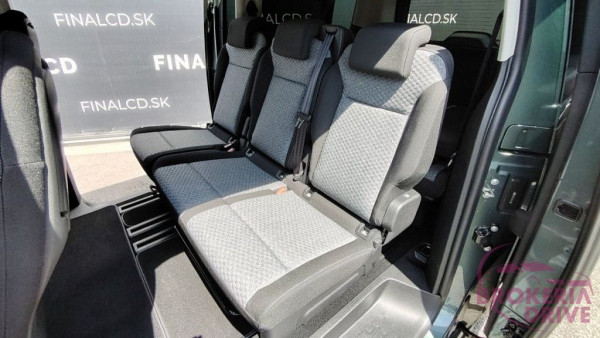 2,0 BlueHDi Business L3 Combi _peugeot_traveller_20_bluehdi_business_l3_combi_bluehdi_180_sands_eat8_8_miest_na_sedenie-7.jpg