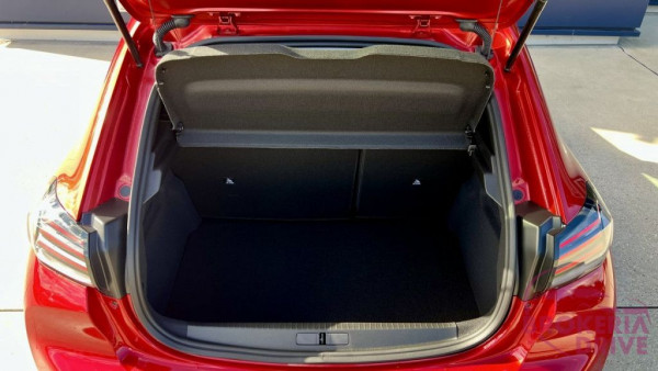 1.2 PureTech Allure 100k BVM6_peugeot_208_new_1_2_puretech_allure_100k_bvm6-4_5122.jpeg