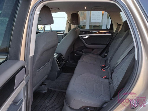 V6 3.0 TDI 4 Motion _image_interier_back