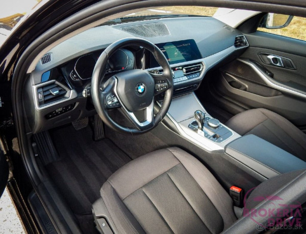 318d G21 mHEV A/T_image_interier_front